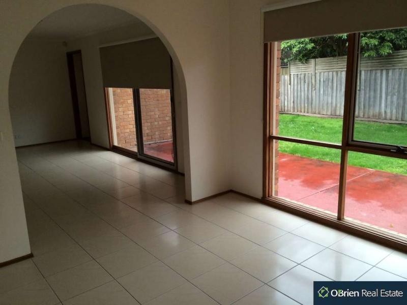 1 Bertrand Close, Berwick VIC 3806