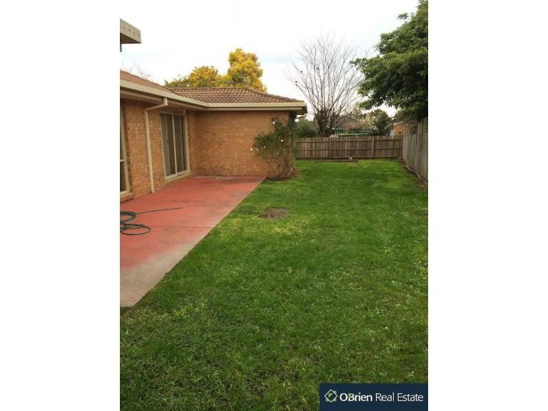 1 Bertrand Close, Berwick VIC 3806