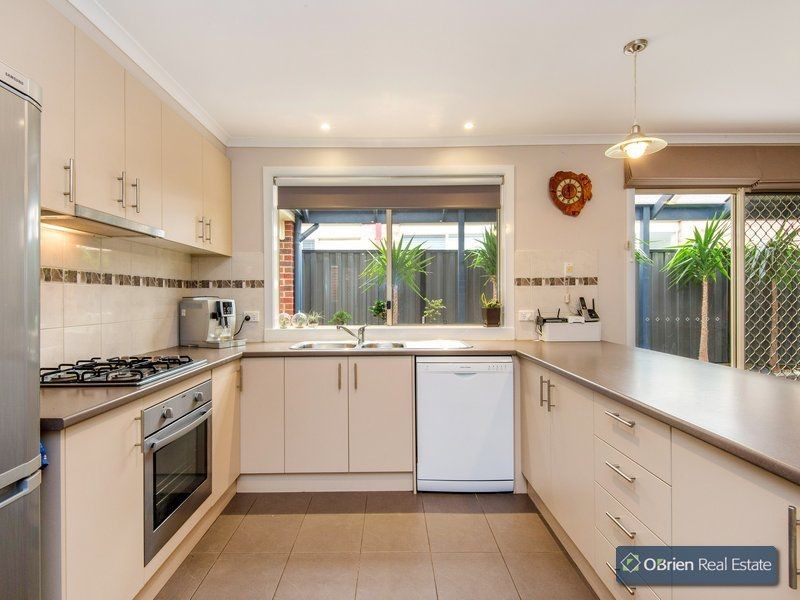 11 Killarney Crescent, Pakenham VIC 3810