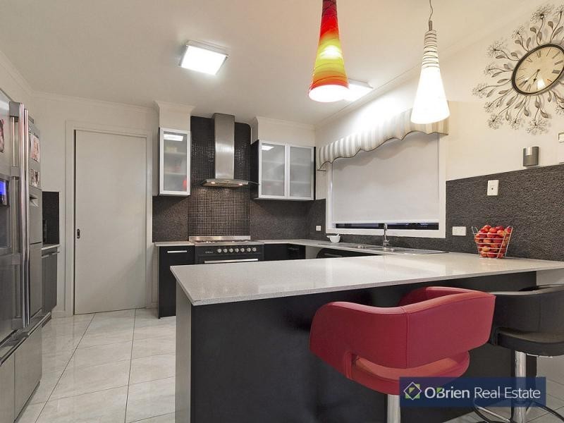 9 Pharaoh Drive, Cranbourne VIC 3977