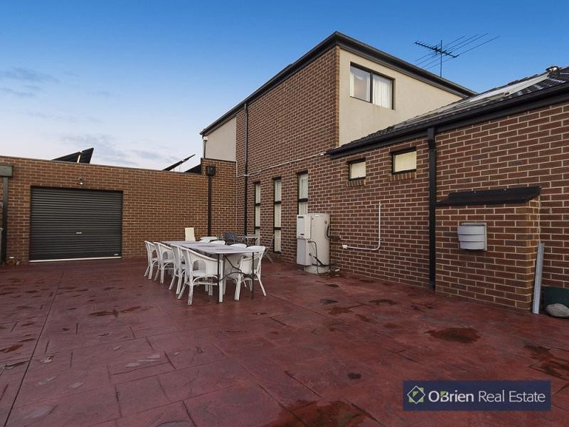 9 Pharaoh Drive, Cranbourne VIC 3977