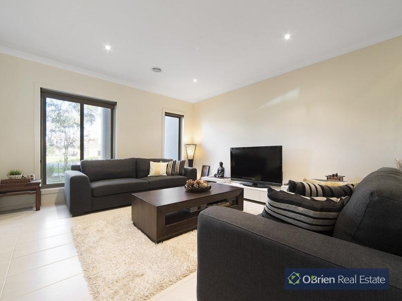 76 Mannavue Boulevard, Cranbourne North VIC 3977