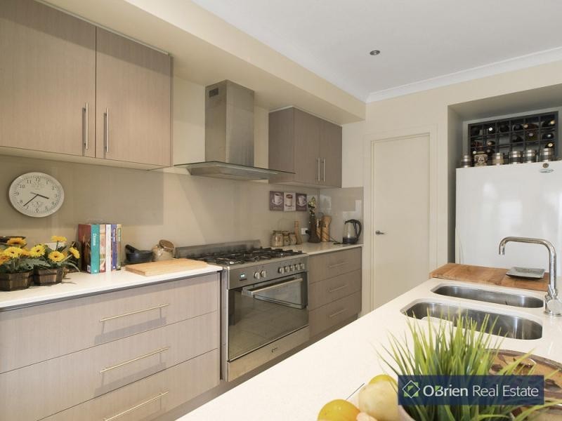 76 Mannavue Boulevard, Cranbourne North VIC 3977