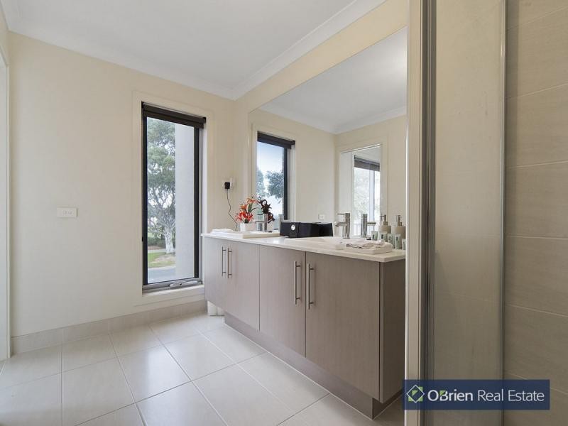76 Mannavue Boulevard, Cranbourne North VIC 3977