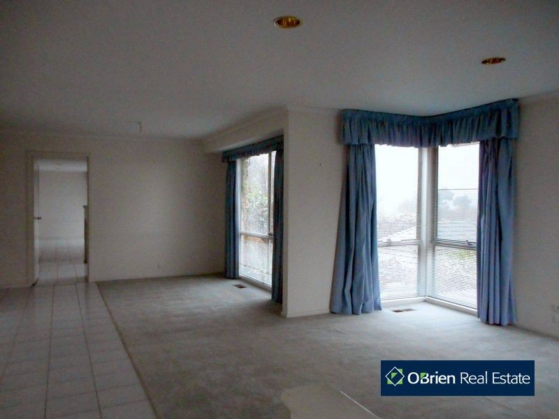 18 Rheanva Street, Berwick VIC 3806