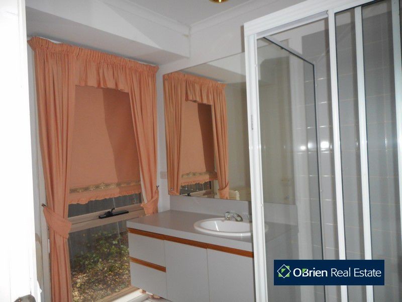 18 Rheanva Street, Berwick VIC 3806