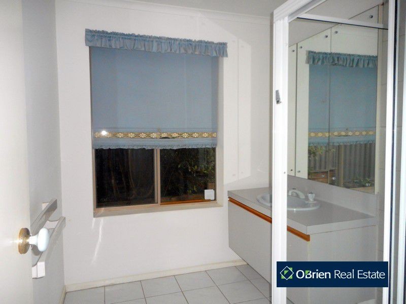 18 Rheanva Street, Berwick VIC 3806