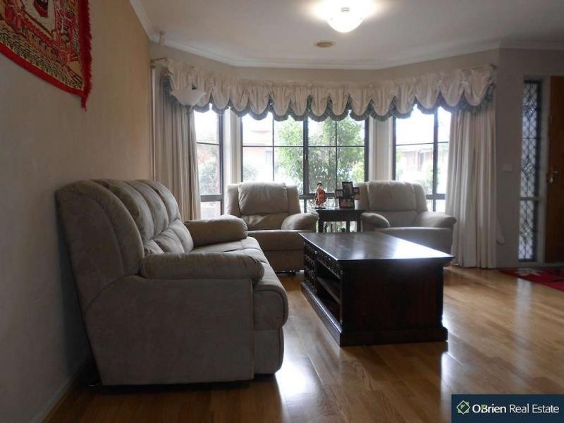 14 Harmon Close, Berwick VIC 3806