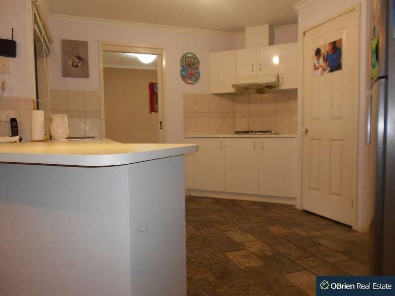 14 Harmon Close, Berwick VIC 3806