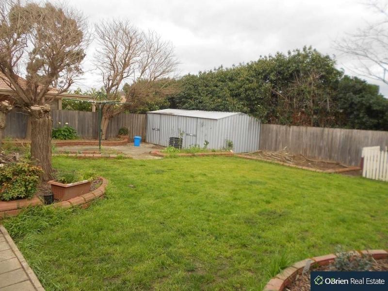 14 Harmon Close, Berwick VIC 3806