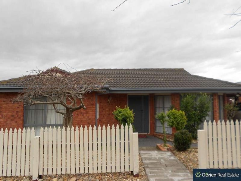 14 Harmon Close, Berwick VIC 3806