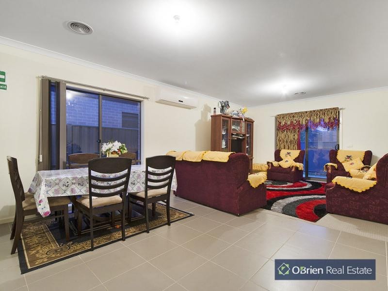 22 Charlock Drive, Cranbourne North VIC 3977