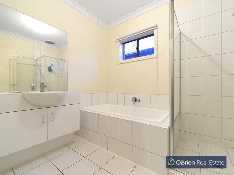 22 Charlock Drive, Cranbourne North VIC 3977