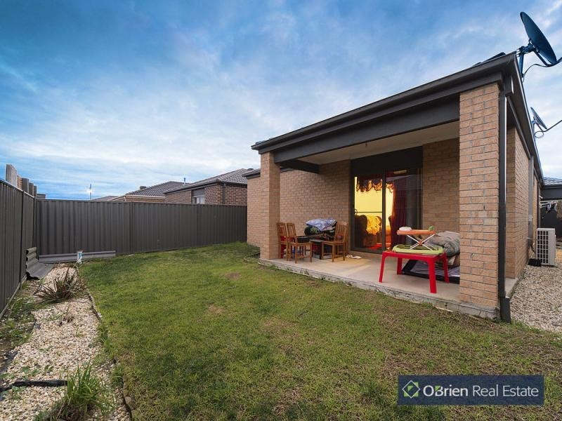 22 Charlock Drive, Cranbourne North VIC 3977