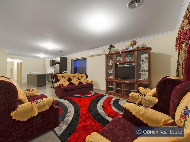 22 Charlock Drive, Cranbourne North VIC 3977