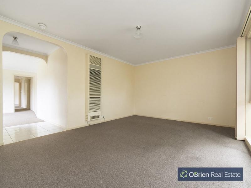10 Caroline Crescent, Cranbourne West VIC 3977