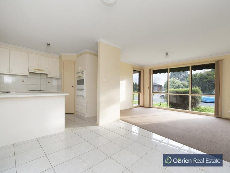10 Caroline Crescent, Cranbourne West VIC 3977
