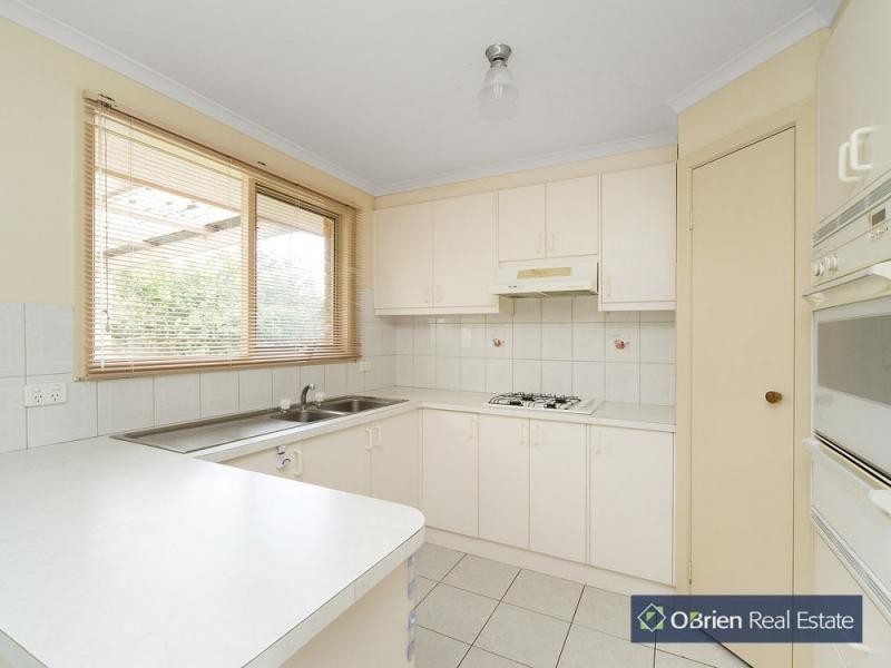 10 Caroline Crescent, Cranbourne West VIC 3977
