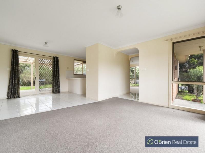 10 Caroline Crescent, Cranbourne West VIC 3977