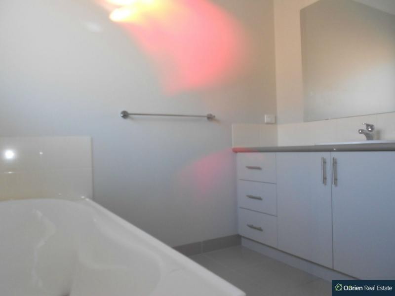 11A Oregano Drive, Lynbrook VIC 3975