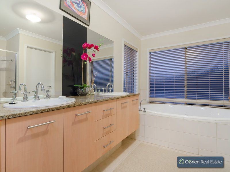 115 Berwick Springs Promenade, Narre Warren South VIC 3805