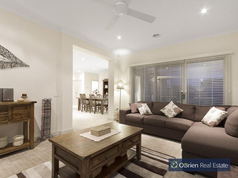 2/50 Edward Street, Langwarrin VIC 3910