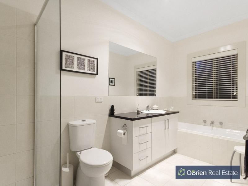 2/50 Edward Street, Langwarrin VIC 3910