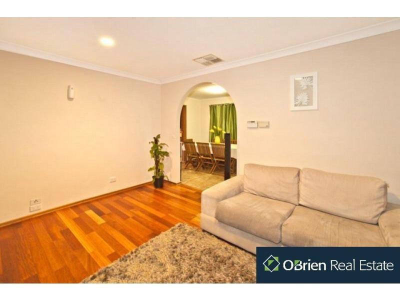 12 Macquarie Court, Cranbourne North VIC 3977