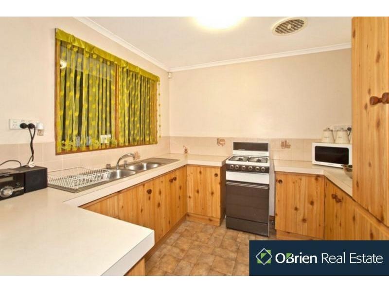 12 Macquarie Court, Cranbourne North VIC 3977