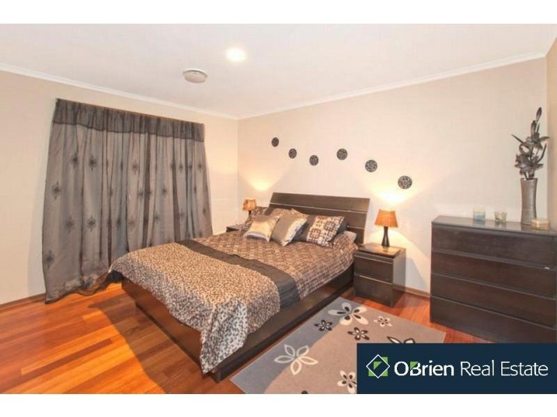 12 Macquarie Court, Cranbourne North VIC 3977