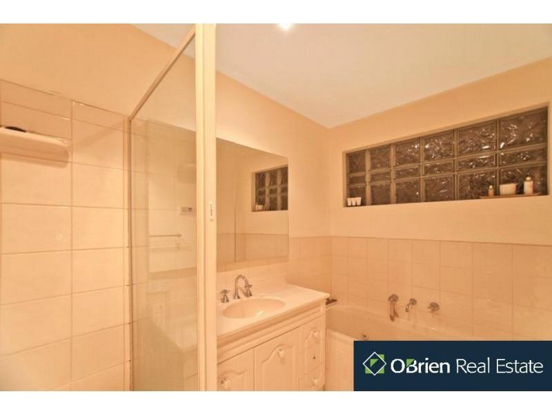 12 Macquarie Court, Cranbourne North VIC 3977