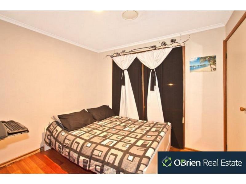 12 Macquarie Court, Cranbourne North VIC 3977