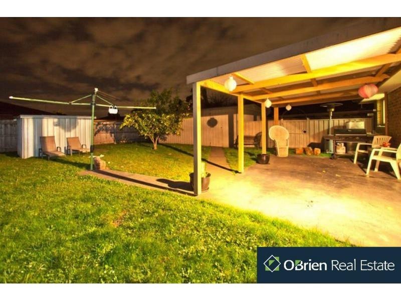 12 Macquarie Court, Cranbourne North VIC 3977