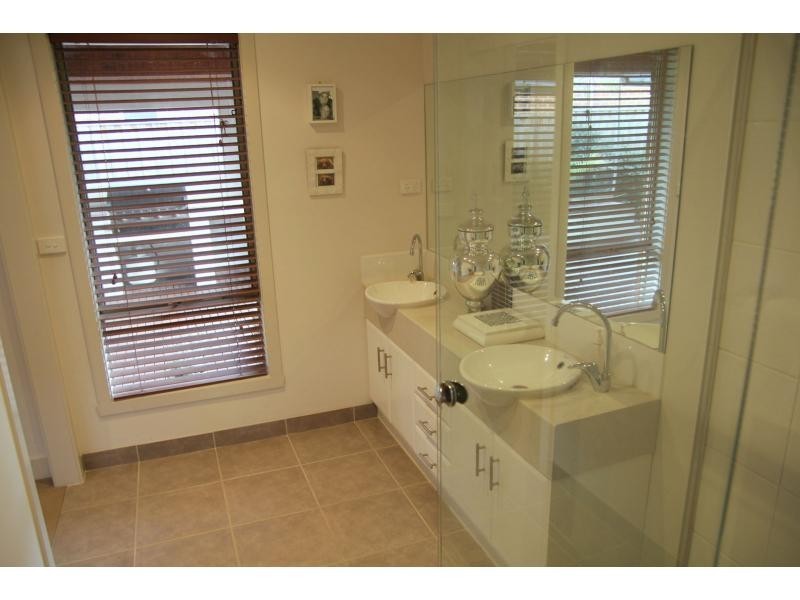 18 Jack William Way, Berwick VIC 3806