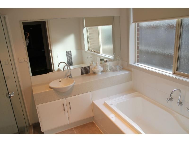 18 Jack William Way, Berwick VIC 3806