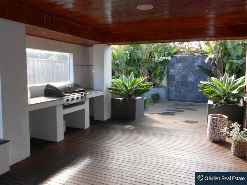 18 Jack William Way, Berwick VIC 3806