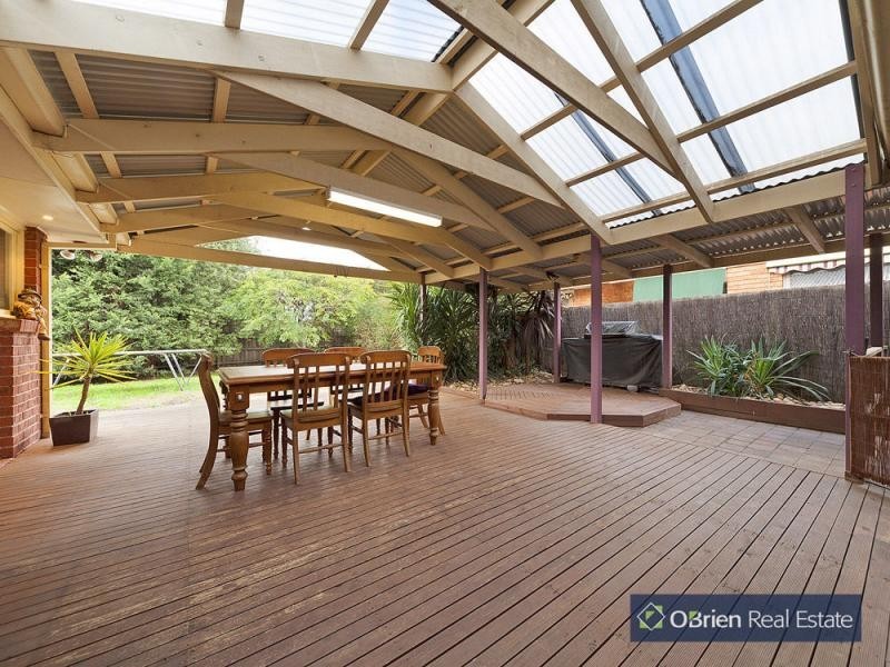 17 Joyce Street, Cranbourne West VIC 3977