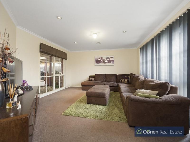 17 Joyce Street, Cranbourne West VIC 3977