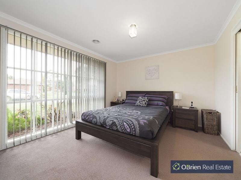 17 Joyce Street, Cranbourne West VIC 3977