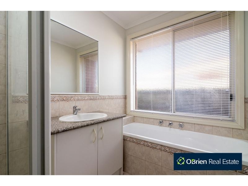 47 Linda Drive, Cranbourne West VIC 3977