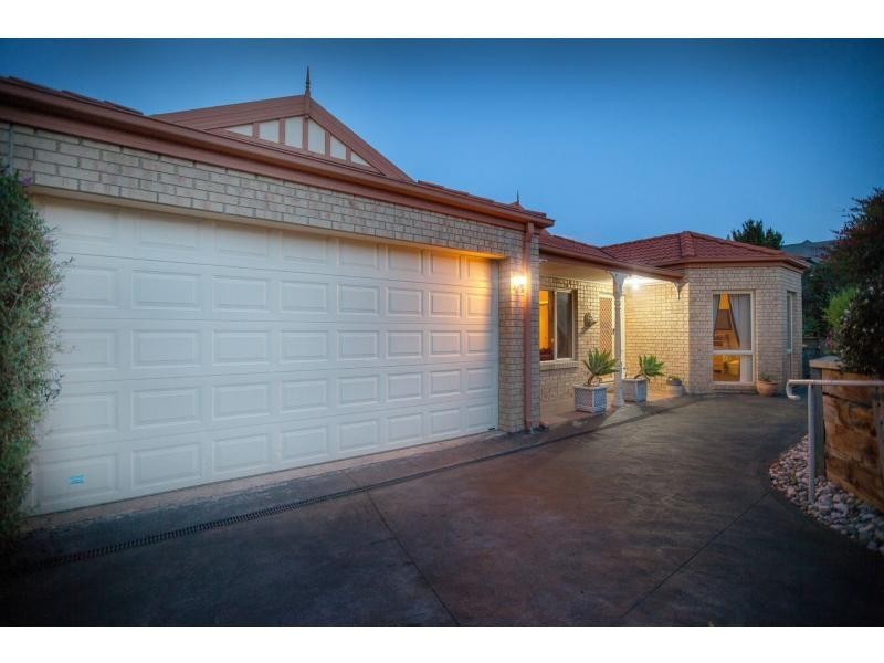 18 Stockmans Circuit, Pakenham VIC 3810