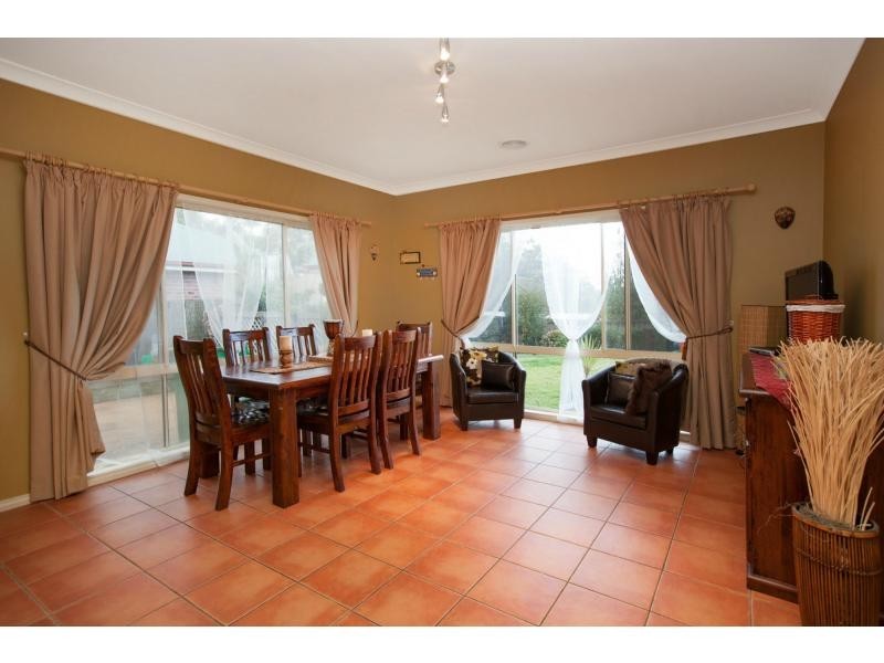 18 Stockmans Circuit, Pakenham VIC 3810