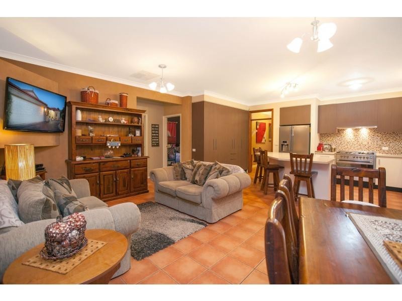 18 Stockmans Circuit, Pakenham VIC 3810