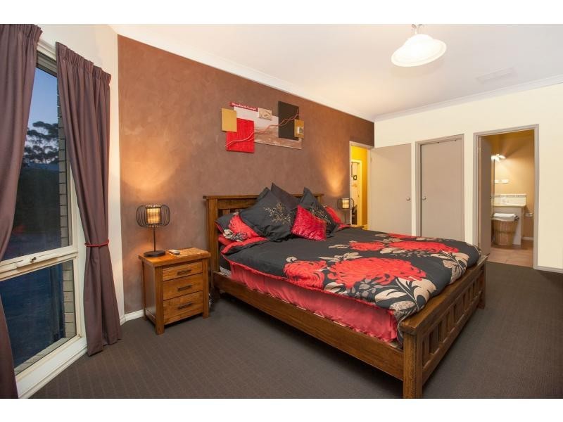 18 Stockmans Circuit, Pakenham VIC 3810