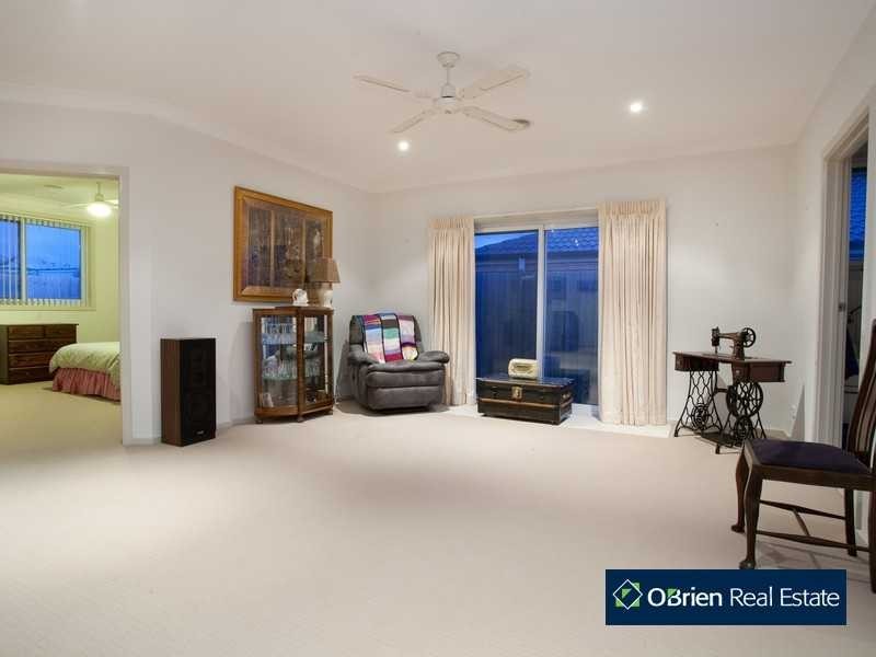 43 Rodlarni Crescent, Berwick VIC 3806