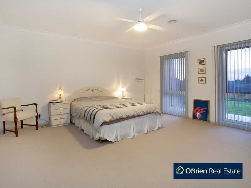 43 Rodlarni Crescent, Berwick VIC 3806