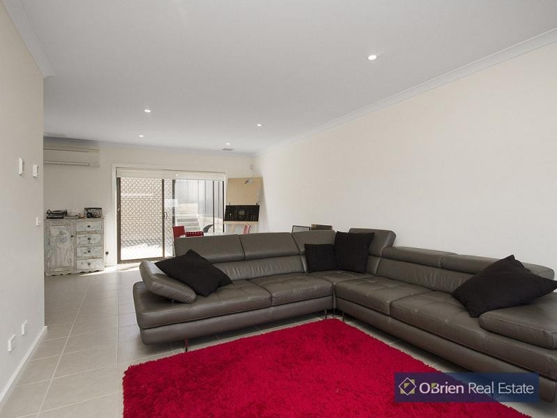 13 Atlantic Drive, Pakenham VIC 3810