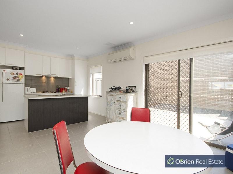 13 Atlantic Drive, Pakenham VIC 3810