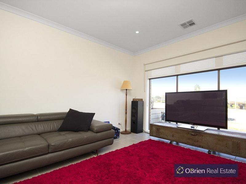 13 Atlantic Drive, Pakenham VIC 3810