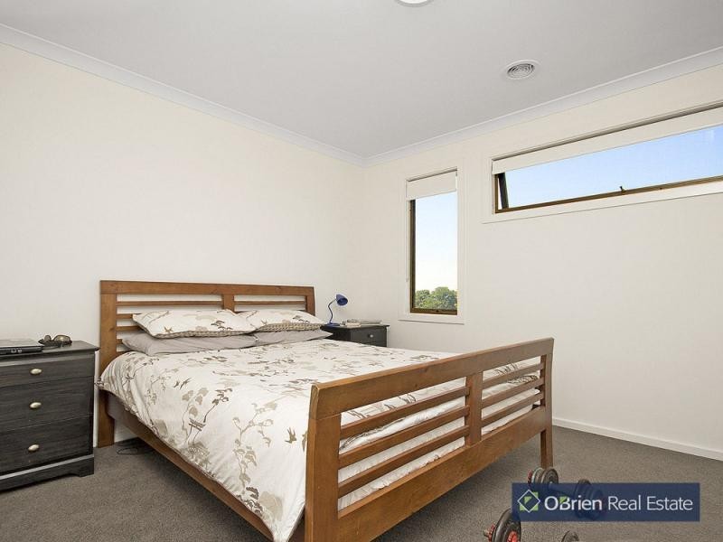 13 Atlantic Drive, Pakenham VIC 3810